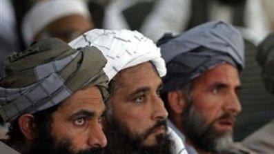 آزادی زندانیان طالب در حضور قاچاقچی مواد مخدر و بولدوزر حامد کرزی