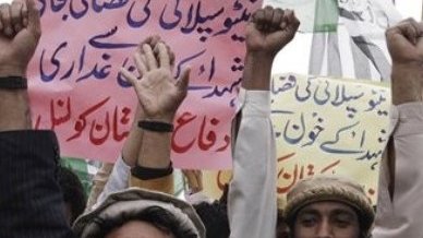 تظاهرات طالبان افغان- پاکستانی در حمایت از طالبان در افغانستان