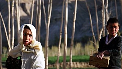 کودکان و بويژه دختران کار!