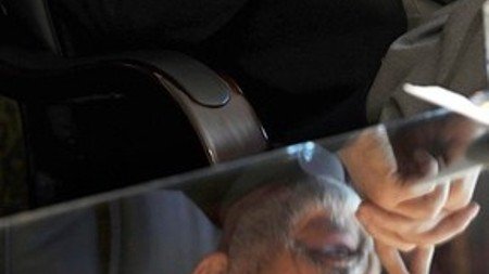حامد کرزی روی ستراتیژی مذاکرات صلح غور می کند