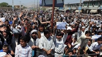 هشدار به دولت: حامد کرزی کوچی هایش را از منطقه جمع کند