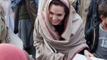 سه عکس از آنجلا جولی در کابل