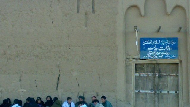 تحصن مقابل زندان نیلی