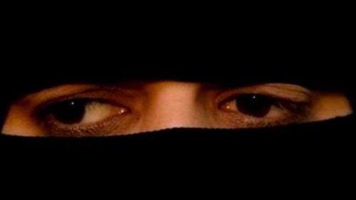 زنانی كه به كودكان شير خشونت طلبی می دهند!