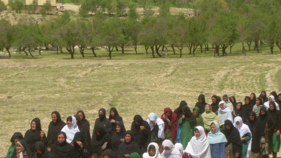 تظاهرات گسترده ی مردم دایکندی برای برکناری مقامات فاسد ادامه دارد