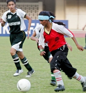 Defying fundamentalists, Afghan women's soccer team plays NATO team