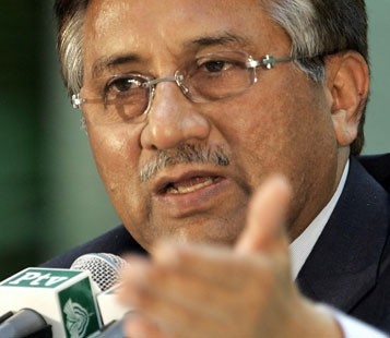پرویز مشرف توپ را باز هم به زمین افغانستان پرتاب کرد