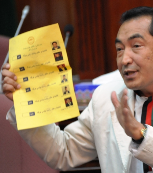 داکتر بشردوست: وزیر و وکیل دو روی یک سکه اند و هر دو وابسته به سیستم مافیایی می باشند!
