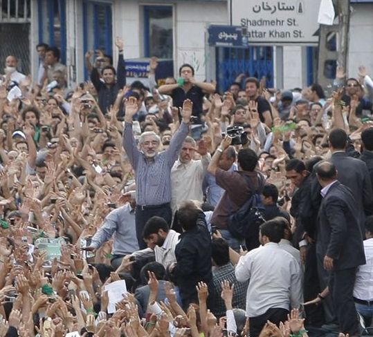 Hundreds of Thousands of Demonstrators clog Tehran streets