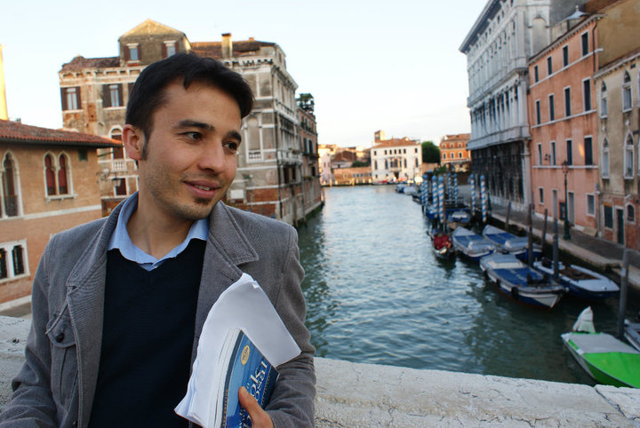 Artists are like waves: their existence thrives on creative movement